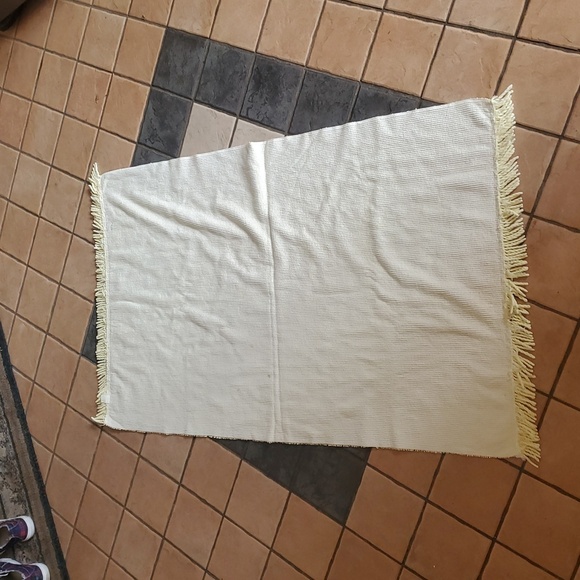 Vintage Yellow Chenille Textured 27.5"×48" Door, Kitchen, Bath, Bed Rug w Fringe - Picture 4 of 8